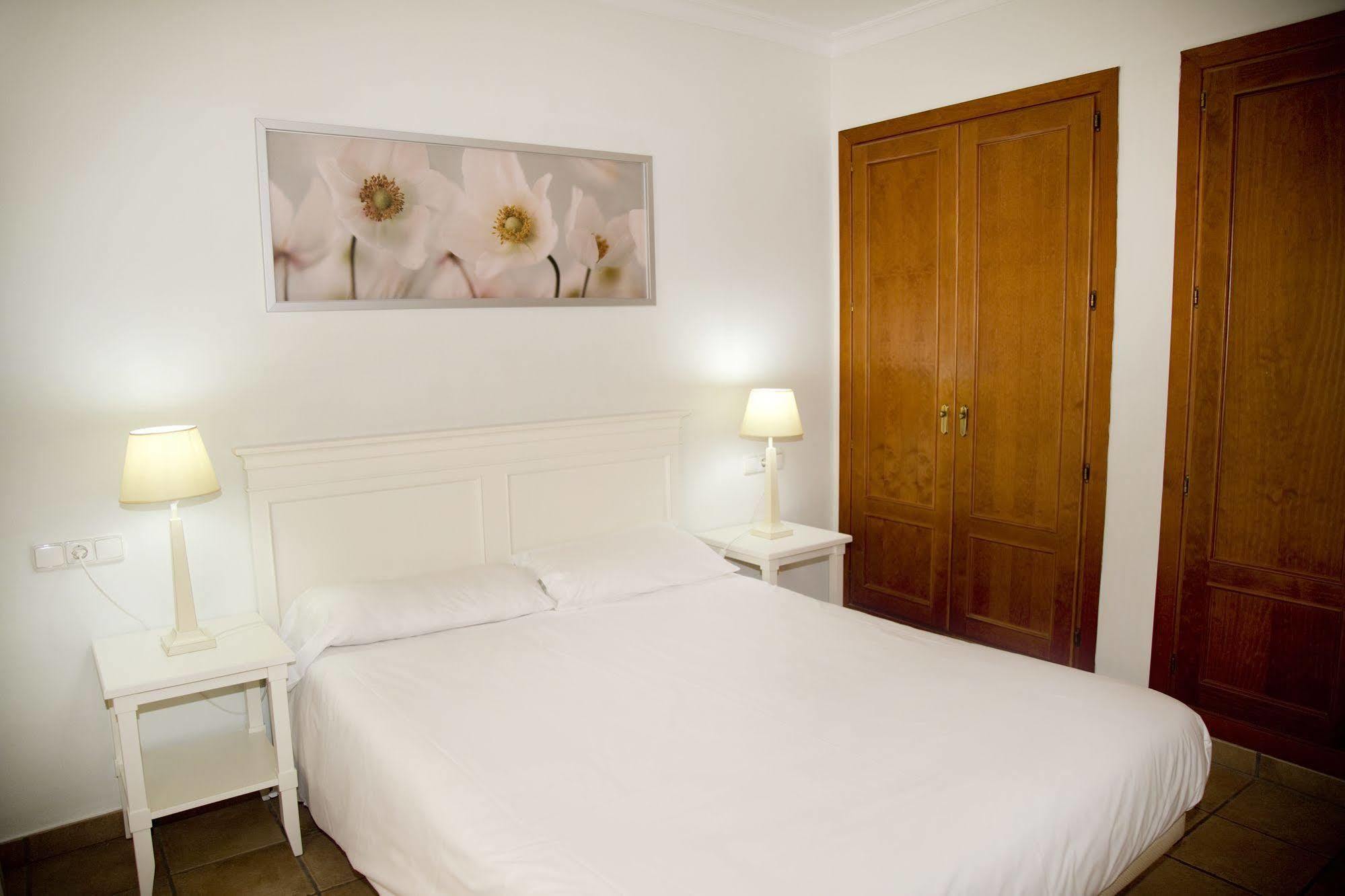 Apartamentos Vista Real Alcaidesa Εξωτερικό φωτογραφία